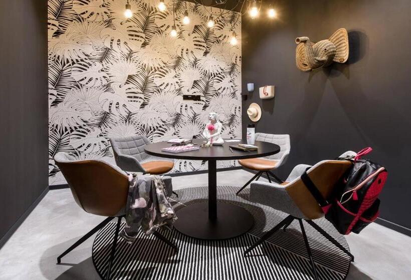 Отель Moxy Stuttgart Feuerbach
