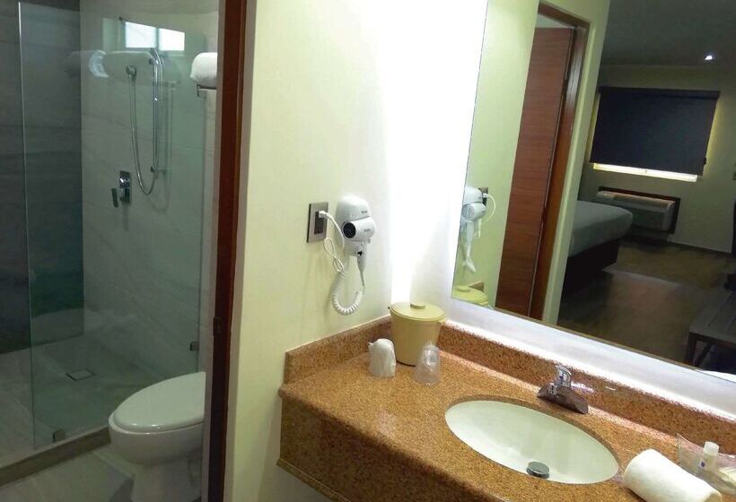 בית מלון כפרי Comfort Inn Monterrey Norte