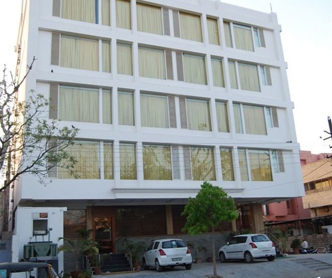 هتل The Royal Cm  A Luxury Boutique