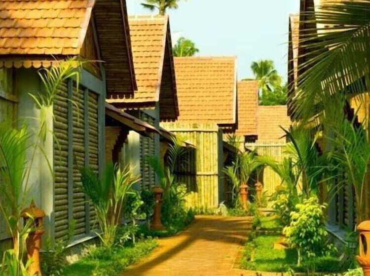 هتل Abad Whispering Palms Kumarakom