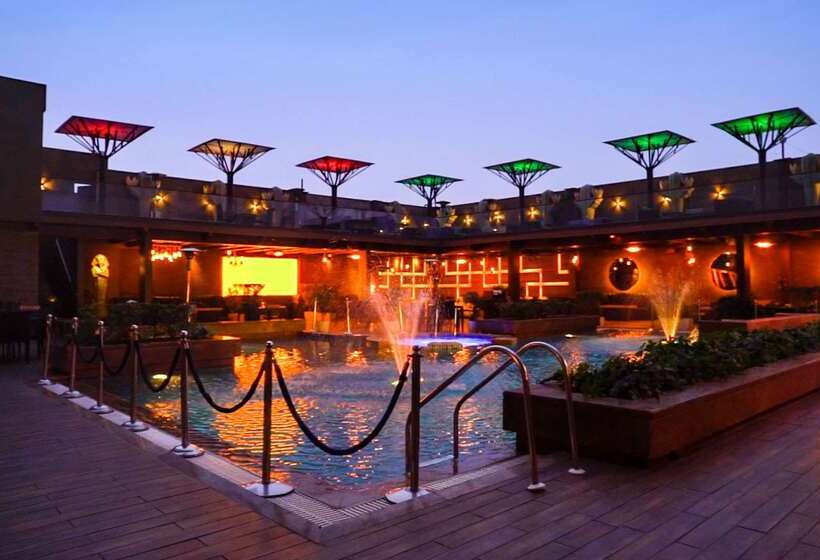 هتل Country Inn & Suites By Radisson, Sahibabad