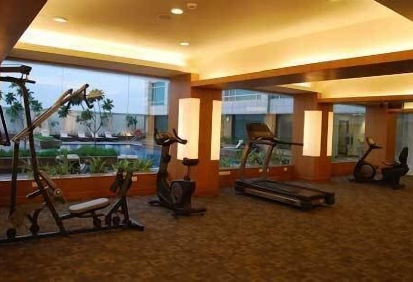 هتل Country Inn & Suites By Radisson, Sahibabad