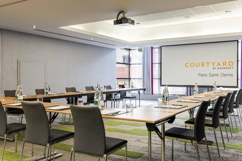 هتل Courtyard By Marriott Paris Saint Denis