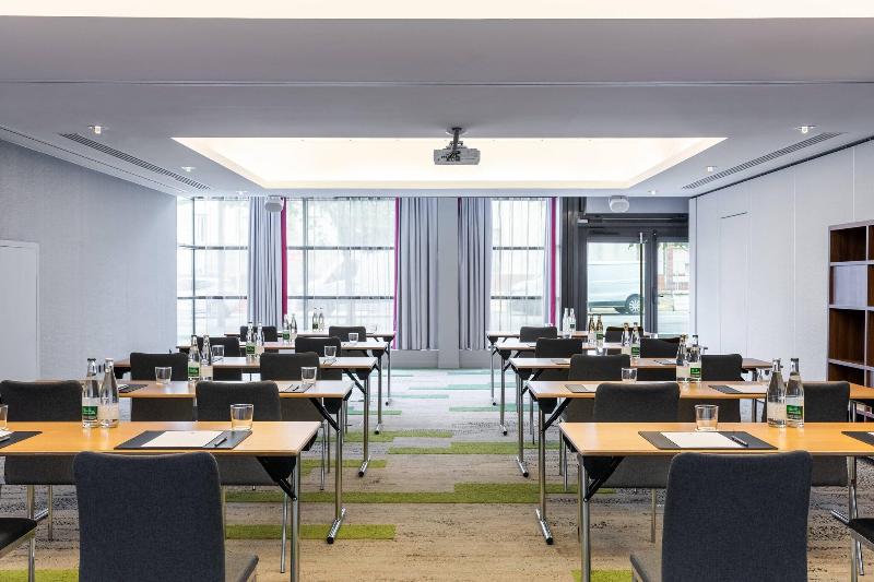 هتل Courtyard By Marriott Paris Saint Denis