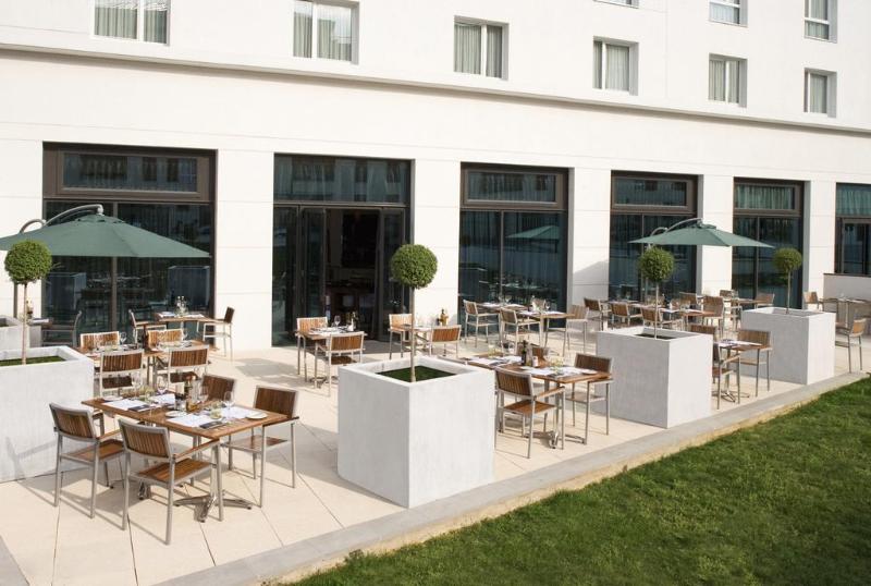 هتل Courtyard By Marriott Paris Saint Denis