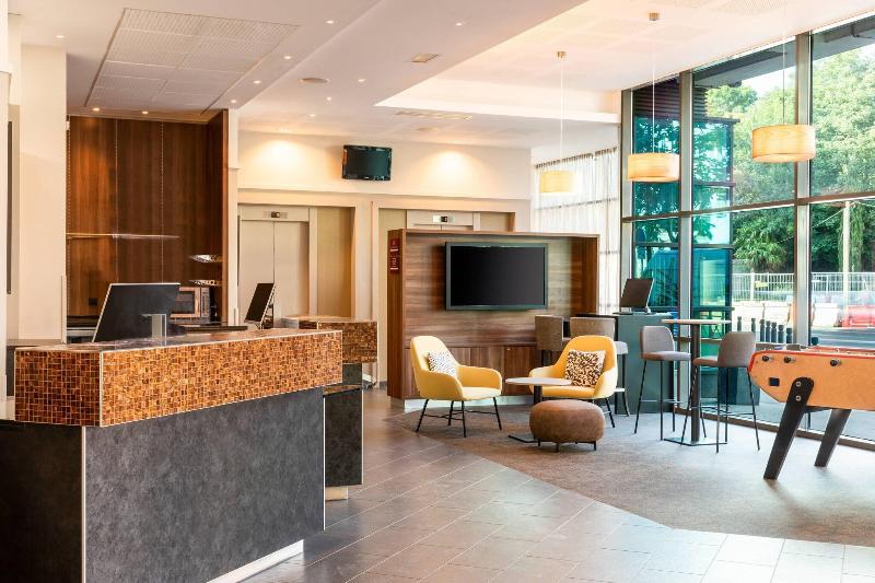 هتل Courtyard By Marriott Paris Saint Denis