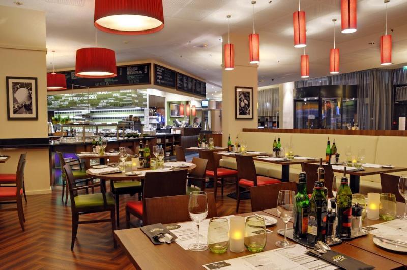 هتل Courtyard By Marriott Paris Saint Denis
