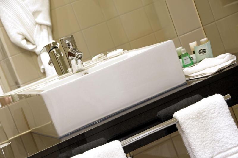 هتل Courtyard By Marriott Paris Saint Denis