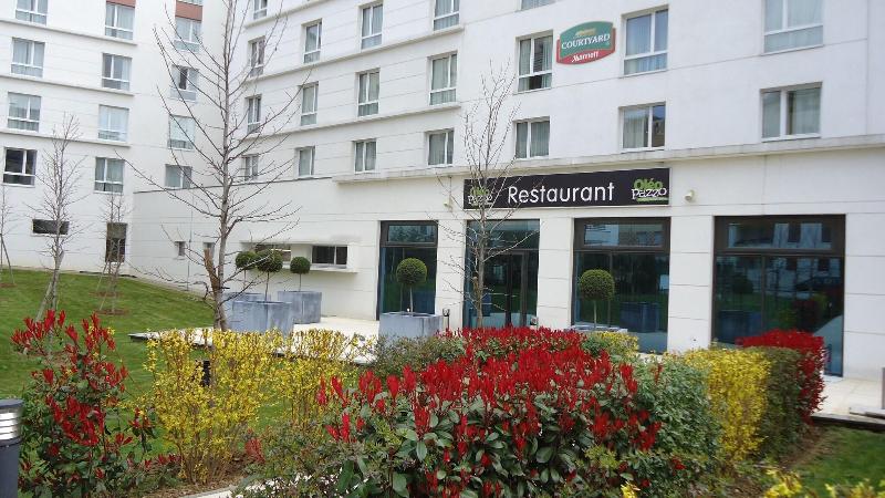 هتل Courtyard By Marriott Paris Saint Denis
