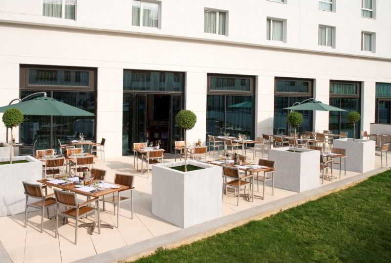 هتل Courtyard By Marriott Paris Saint Denis