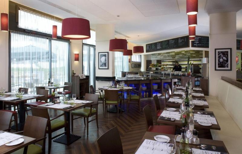 هتل Courtyard By Marriott Paris Saint Denis