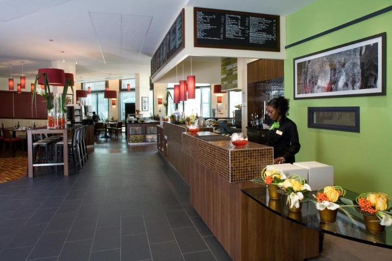 هتل Courtyard By Marriott Paris Saint Denis