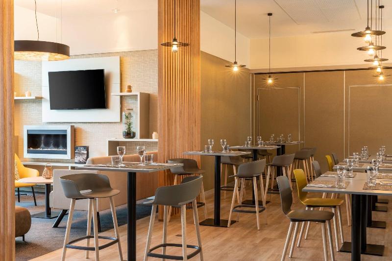هتل Courtyard By Marriott Paris Saint Denis