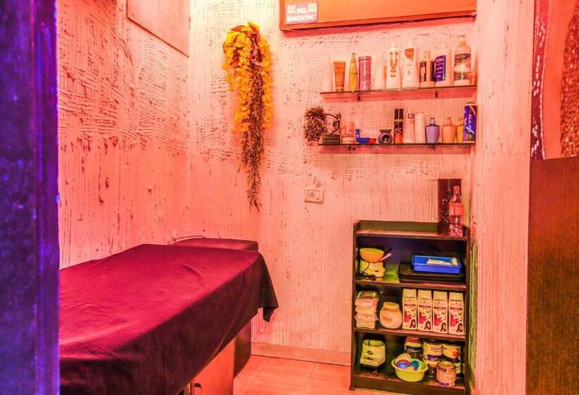 Fabhotel White Klove Paharganj
