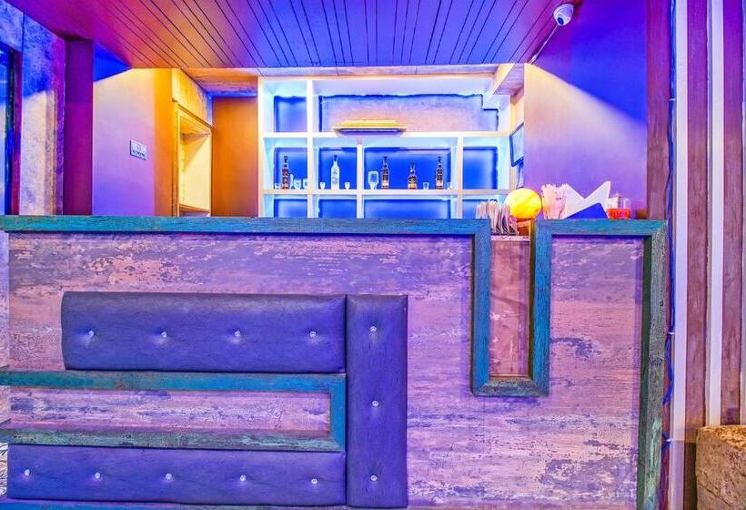 Fabhotel White Klove Paharganj