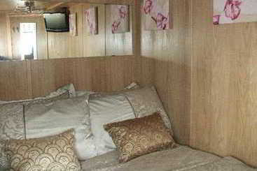 Fotos del hotel Four Sisters Boatel: 1 Fotos del hotel Four Sisters Boatel: 1