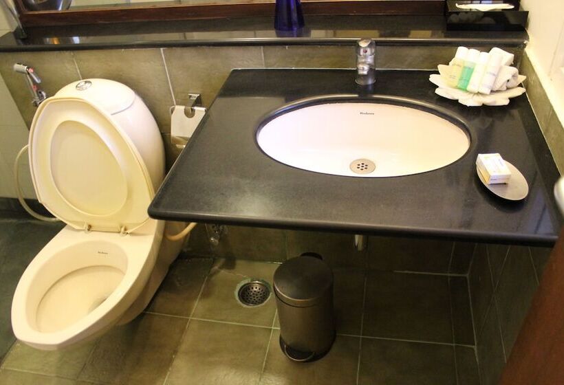 Upar Hotels Indiranagar