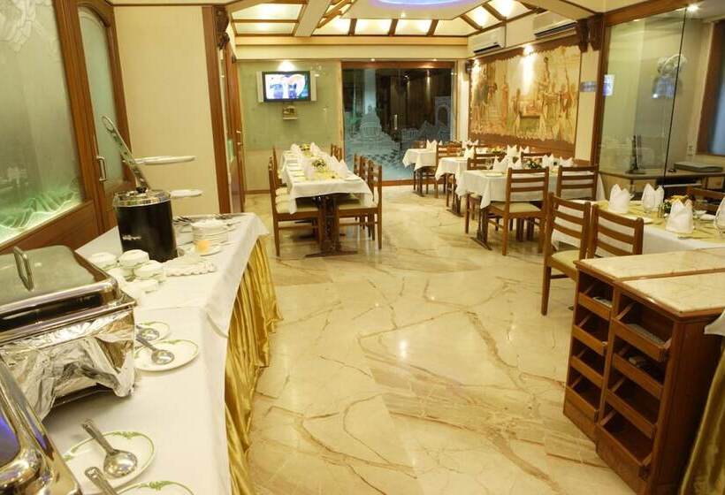 فندق Regal Enclave