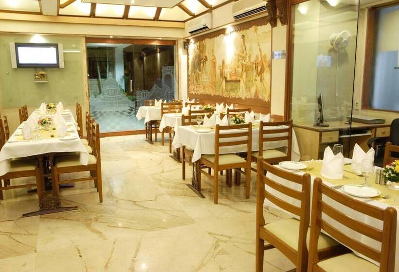 فندق Regal Enclave