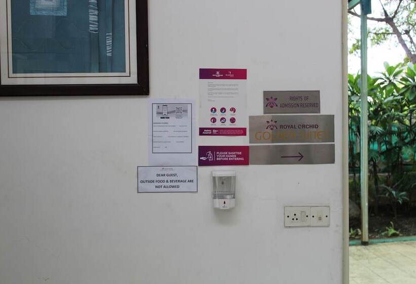 Отель Royal Orchid Golden Suites Pune