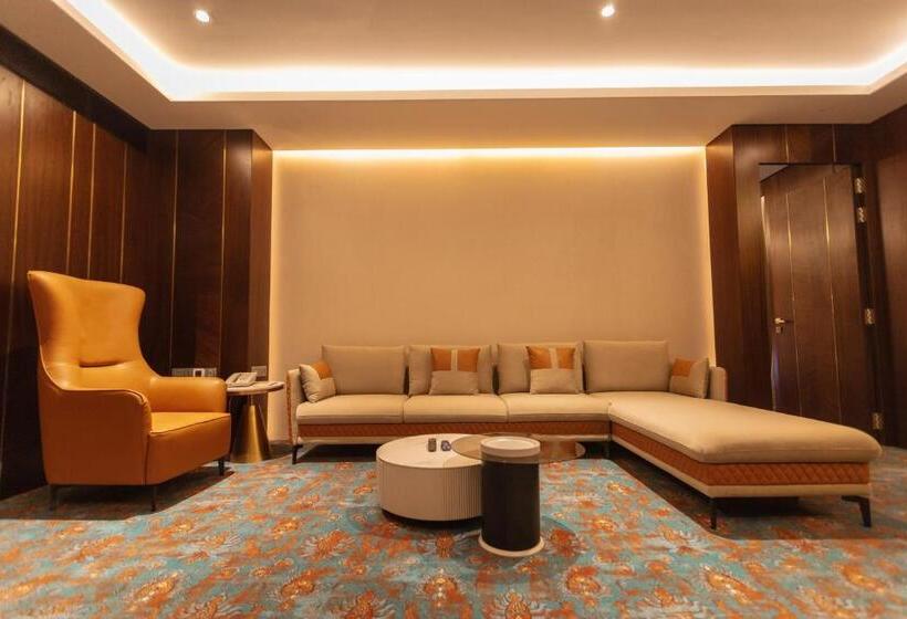 هتل The Corinthians Resort And Club