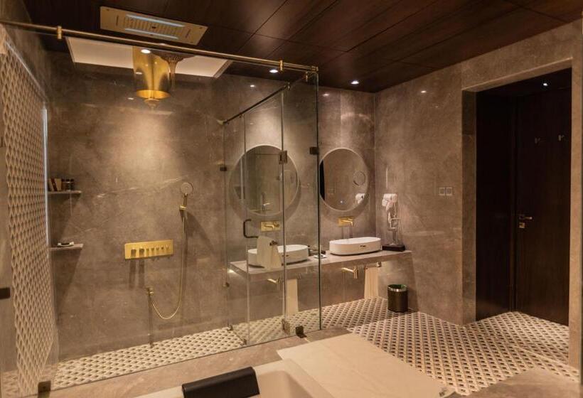 هتل The Corinthians Resort And Club