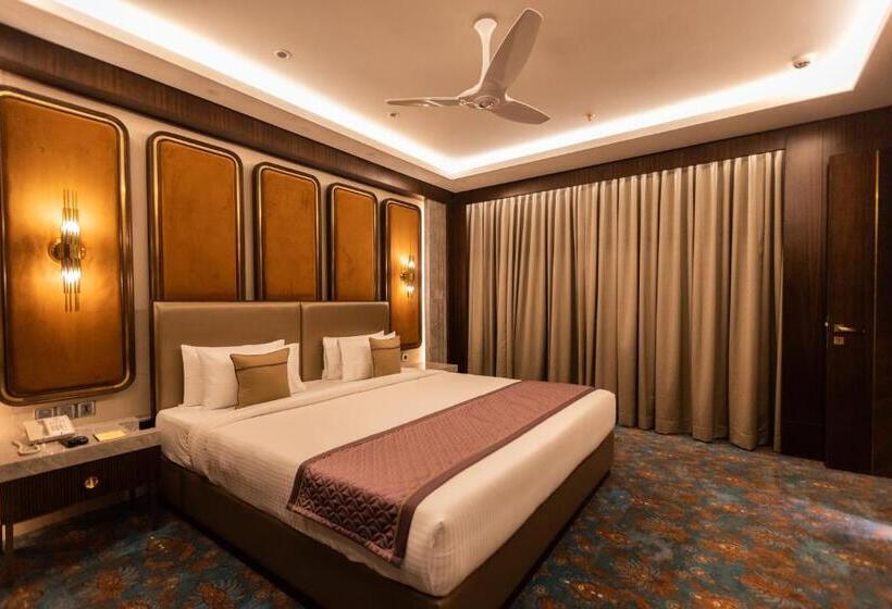 هتل The Corinthians Resort And Club