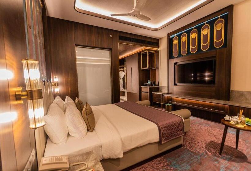 هتل The Corinthians Resort And Club