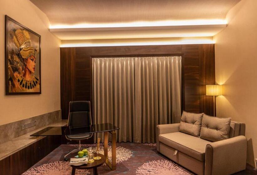 هتل The Corinthians Resort And Club