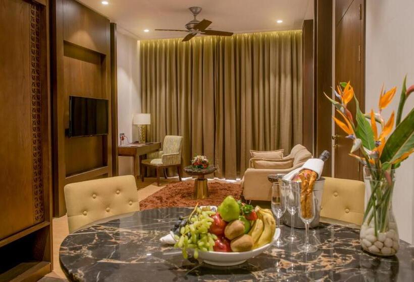 هتل The Corinthians Resort And Club