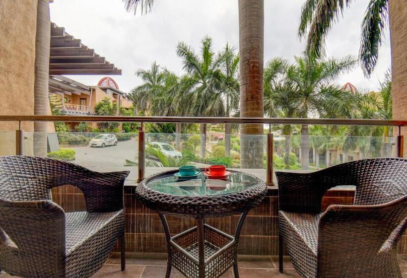 هتل The Corinthians Resort And Club