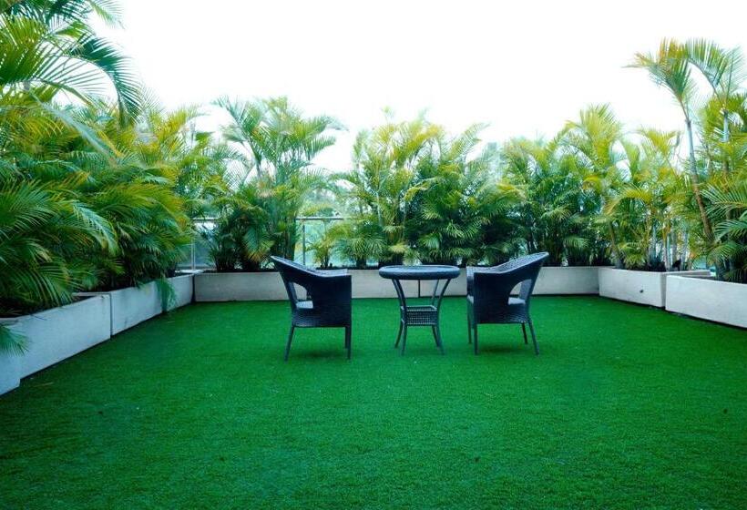 هتل The Corinthians Resort And Club