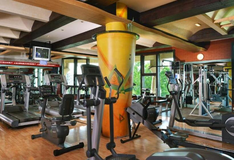 هتل The Corinthians Resort And Club