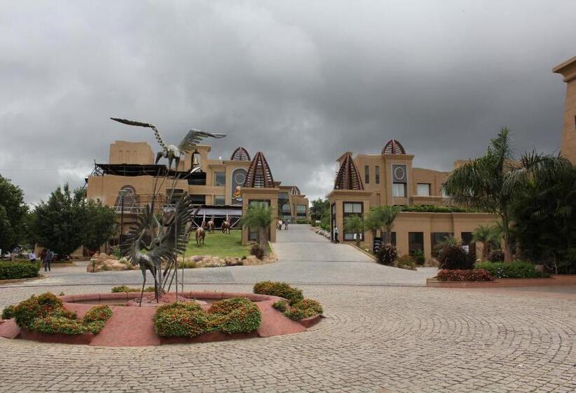 هتل The Corinthians Resort And Club
