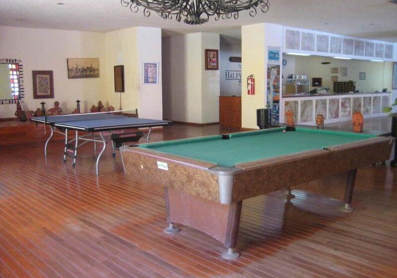 هتل The Halfway Inn