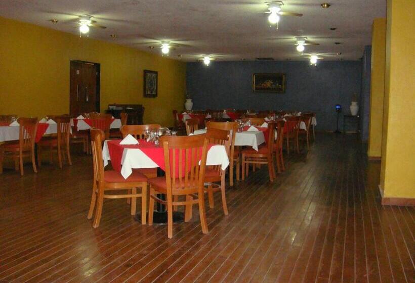 هتل The Halfway Inn