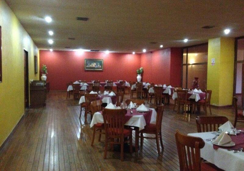 هتل The Halfway Inn