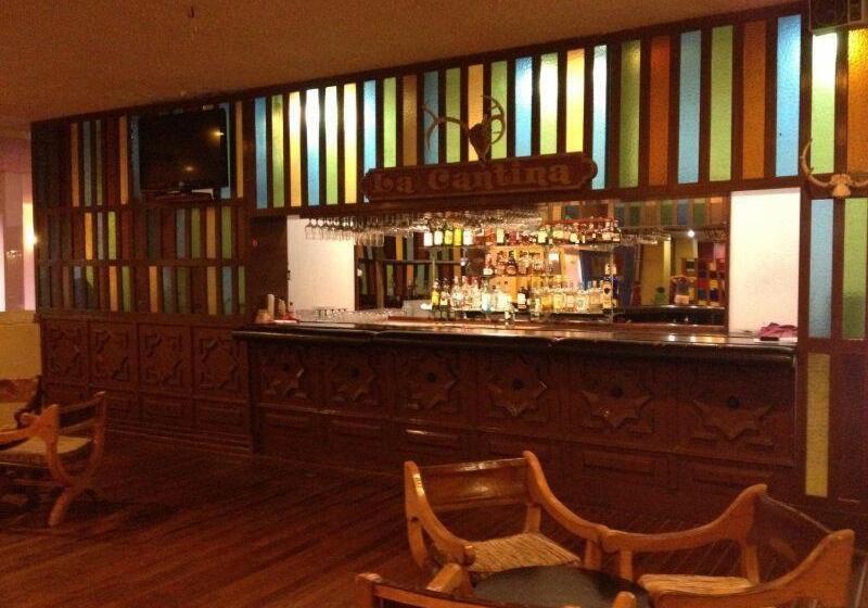 هتل The Halfway Inn