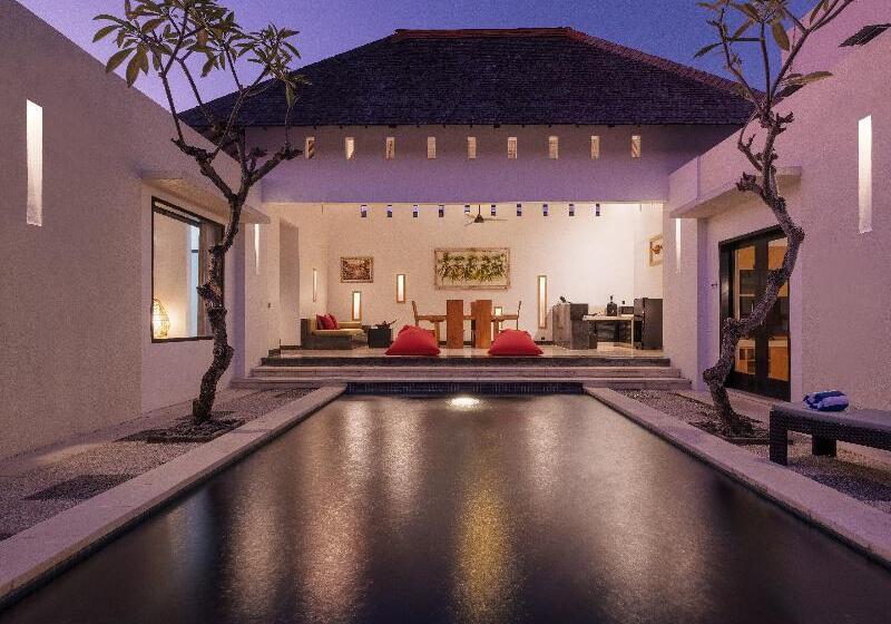 هتل The Seminyak Suite  Private Villa