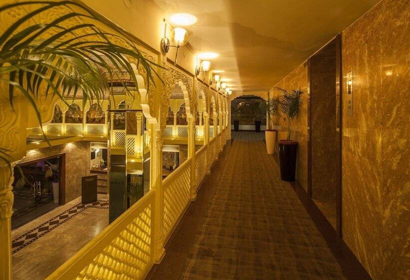 Fotos del hotel Vesta Maurya Palace:  30