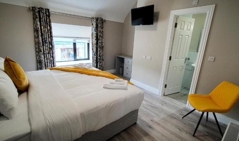 مبيت وإفطار The Leitrim Inn And Blueway Lodge