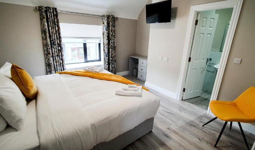 مبيت وإفطار The Leitrim Inn And Blueway Lodge