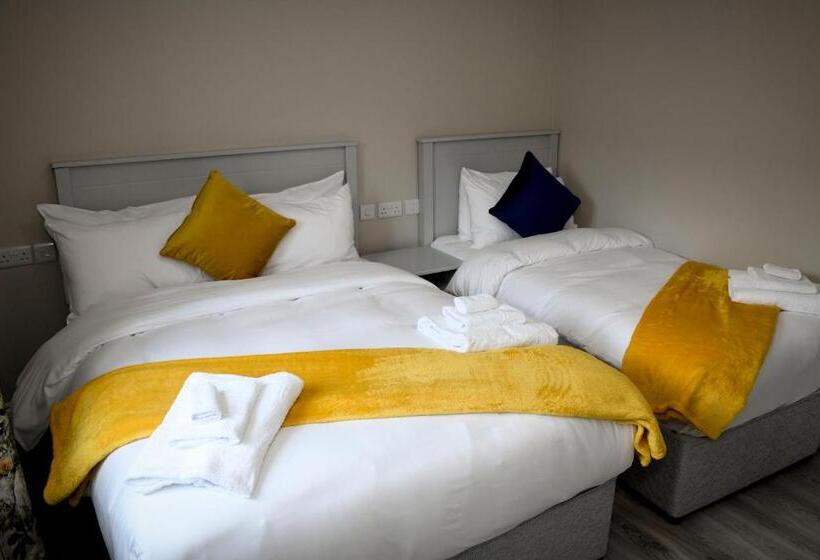 مبيت وإفطار The Leitrim Inn And Blueway Lodge