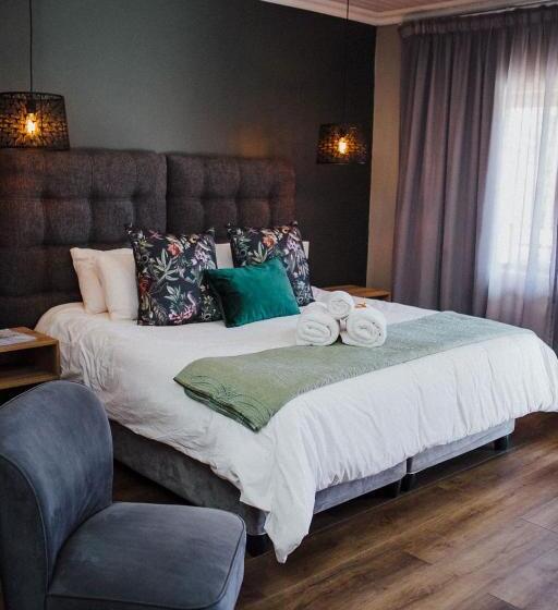 פנסיון The Jackal Guesthouse