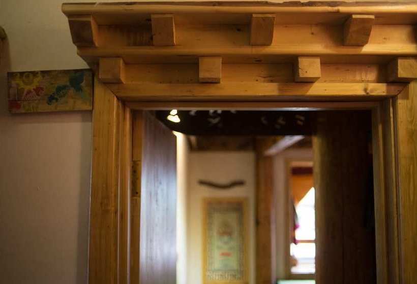 Пансион Tibetanstyle Courtyard