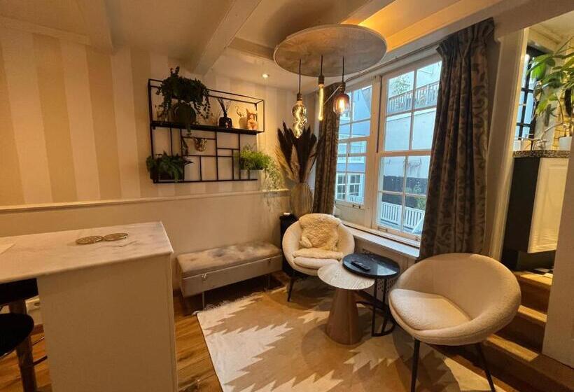 צימר The Enlightened House Luxury Suites