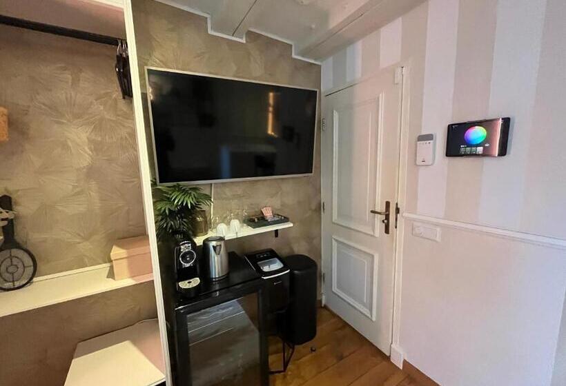 צימר The Enlightened House Luxury Suites