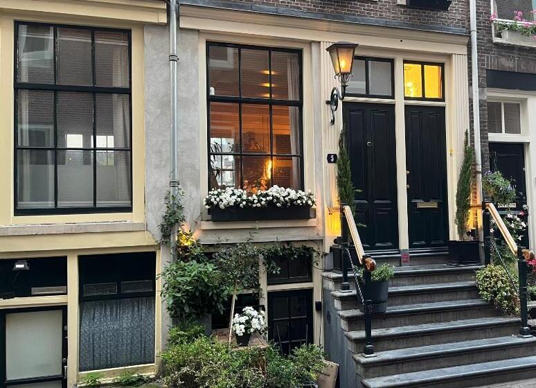 צימר The Enlightened House Luxury Suites