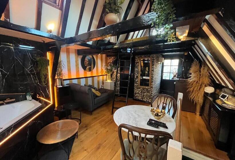 צימר The Enlightened House Luxury Suites