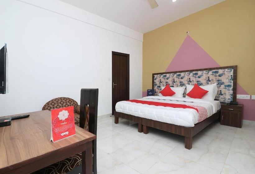 Отель Oyo 24054 Nihon Rooms
